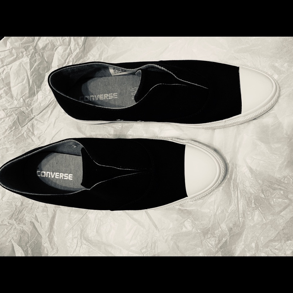 SOLD! Converse (women)